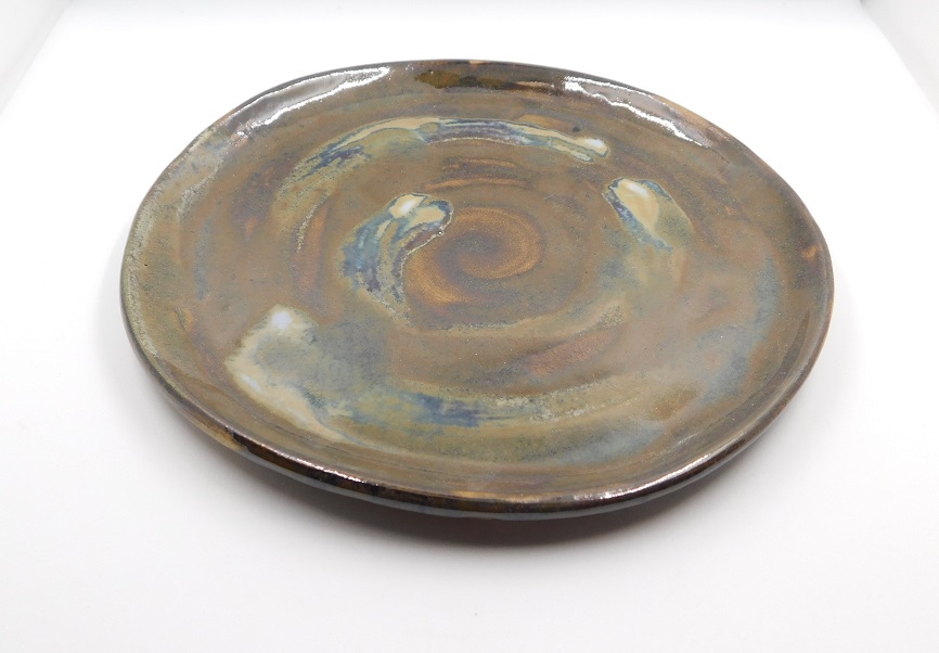 Assiettes plates en grès émaillé création bellecomtelle poterie artisanale Haute-Saône