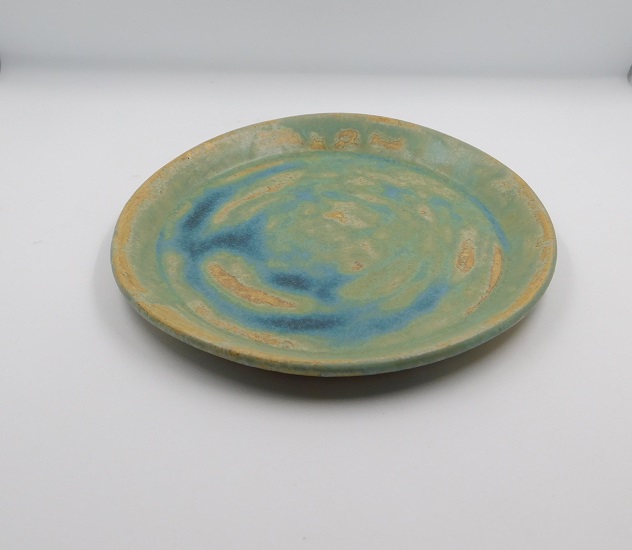 Assiettes plates en grès émaillé création bellecomtelle poterie artisanale Haute-Saône