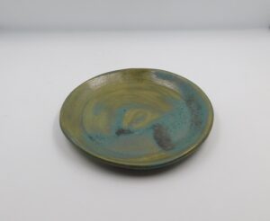 Assiettes plates en grès émaillé création bellecomtelle poterie artisanale Haute-Saône