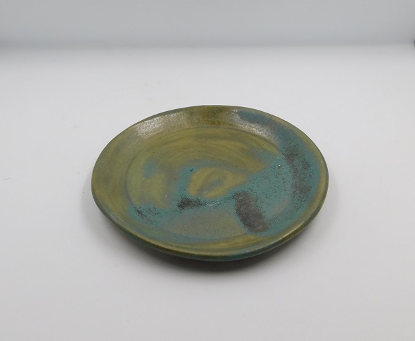 Assiettes plates en grès émaillé création bellecomtelle poterie artisanale Haute-Saône