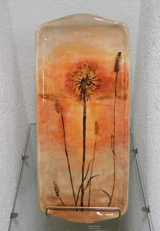 Plat en faïence émaillé , couleur . Création unique de Bellecomtelle, poterie française artisanale