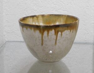 saladier en grès émaillé , couleur . Création unique de Bellecomtelle, poterie française artisanale