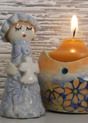 Figurine artisanale en céramique avec un ange