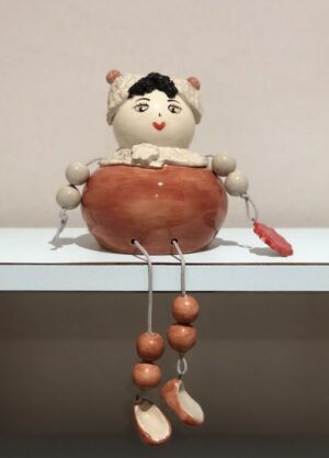 Poupée en faïence à poser. Créations artisanale de Haute Saône. Céramique