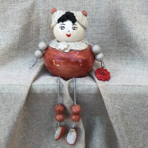 Poupée à poser Les Complices en faïence artisanale, création faite main Bellecomtelle