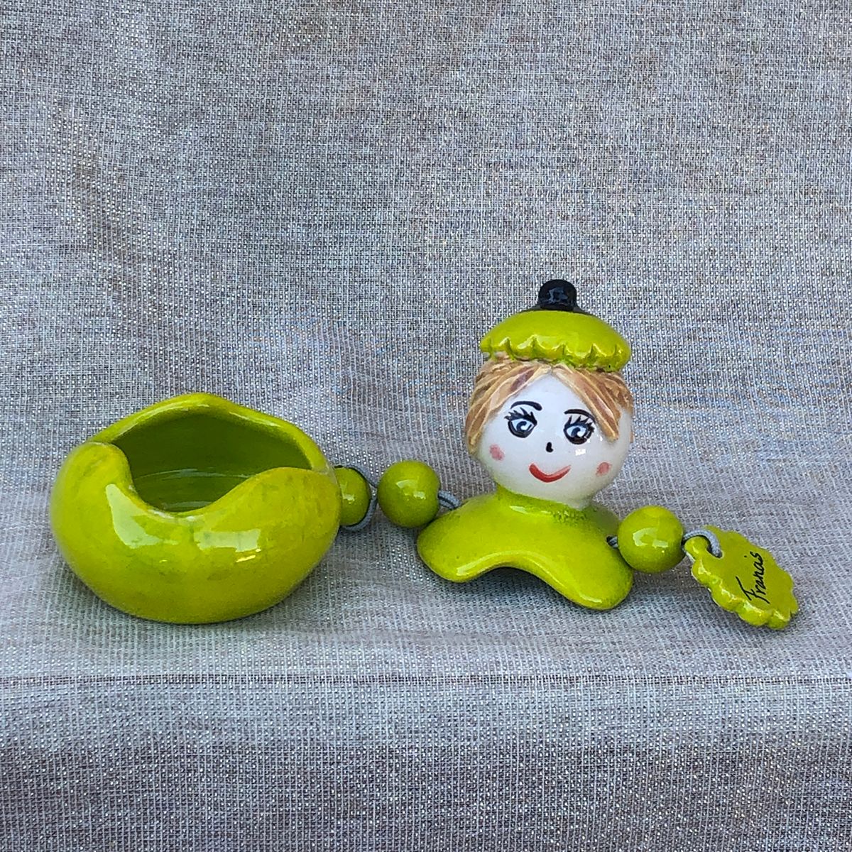 Boîte décorative en céramique artisanale Les Amies, création faite main Bellecomtelle